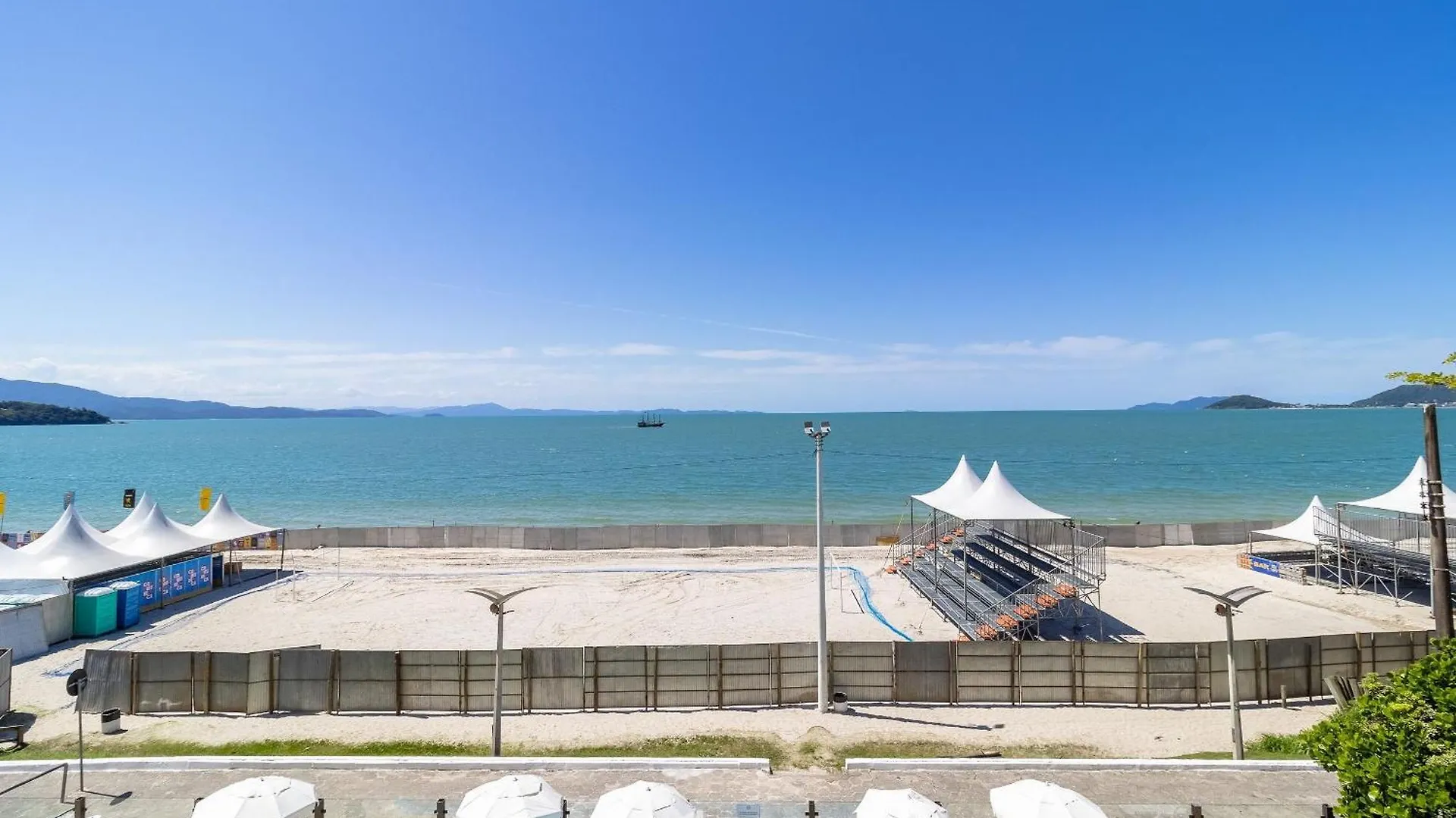 Otimo Apto C/ Piscina E De Frente A Praia Lbm306 Florianopolis 0*,  Brazil